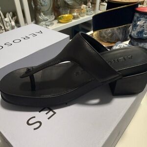 AEROSOLES Women's Black Thong Sandals